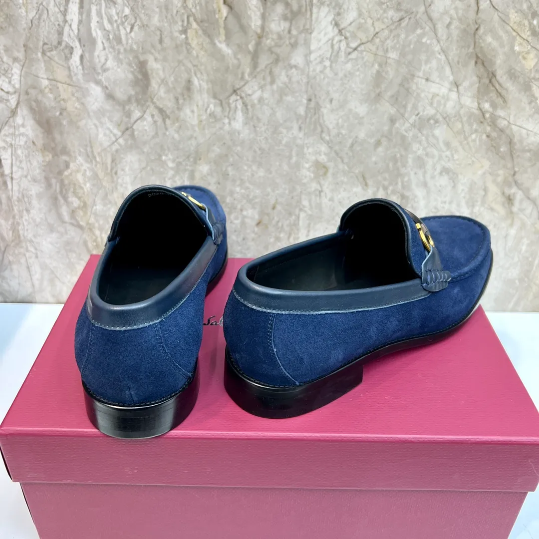 Original order quality P600 Brand: Ferragamo Standard size: Men's size 38/44 (45 can be customized) Grade: Same style as the official website High-quality men's shoes Material: Customized first-layer calfskin with water-dyed cowhide lining Cowhide tiptoe Original non-slip and wear-resistant rubber outsole Style category: Men's formal business leather shoes are young and fashionable European and American trends British style Casual matching Comfortable feet Color: Actual picture